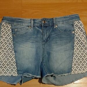 Seven7 Blue Jean Shorts with White Lace Pattern Sz 12